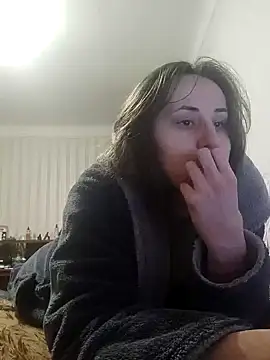 Snapshot of emeli_moon chatting on 01.28.25 emeli moon online show from 01.28.25