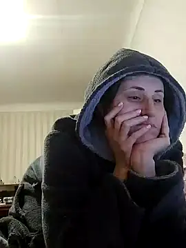Snapshot of emeli_moon chatting on 01.29.25 emeli moon online show from 01.29.25