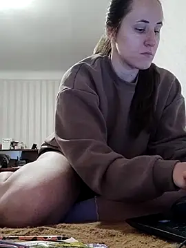Snapshot of emeli_moon chatting on 10.17.25 emeli moon online show from 10.17.25