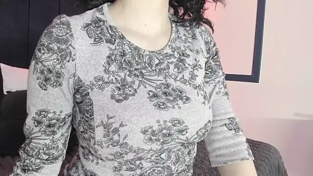 Snapshot of Adeelinee chatting on 12.11.24 Adeelinee online show from 12.11.24
