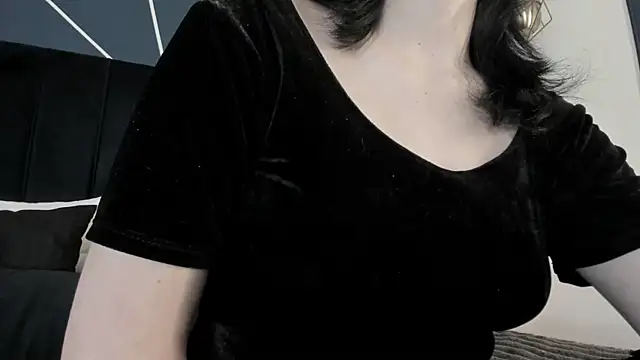 Snapshot of Adeelinee chatting on 12.23.24 Adeelinee online show from 12.23.24