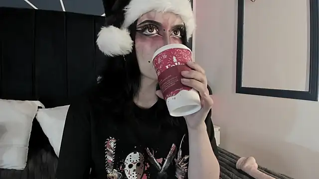 Snapshot of Adeelinee chatting on 12.24.24 Adeelinee online show from 12.24.24