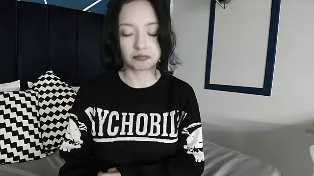 Snapshot of Adeelinee chatting on 01.08.25 Adeelinee online show from 01.08.25