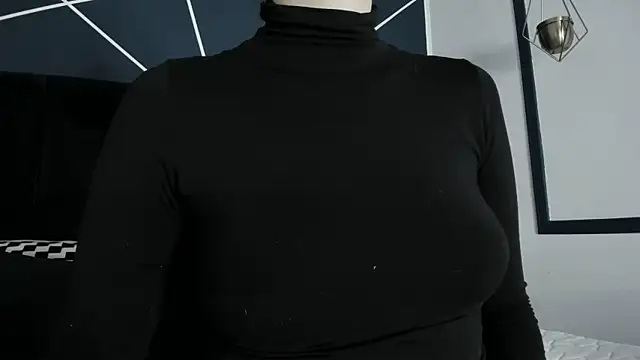 Snapshot of Adeelinee chatting on 02.17.25 Adeelinee online show from 02.17.25