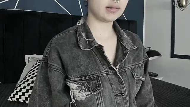 Snapshot of Adeelinee chatting on 03.08.25 Adeelinee online show from 03.08.25