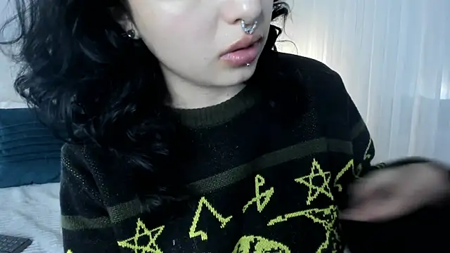 Snapshot of Adeelinee chatting on 03.11.25 Adeelinee online show from 03.11.25