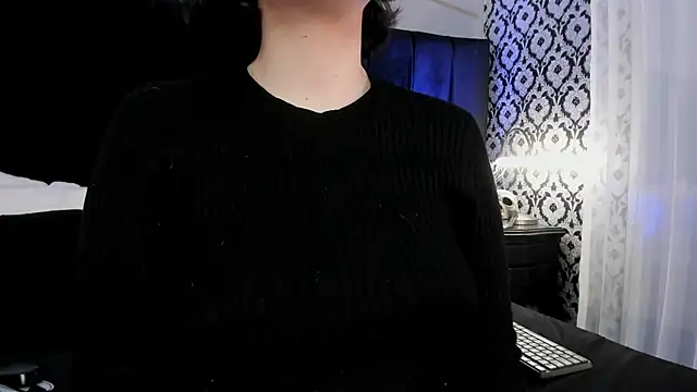 Snapshot of Adeelinee chatting on 09.16.25 Adeelinee online show from 09.16.25