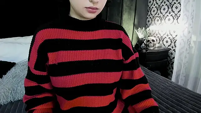 Snapshot of Adeelinee chatting on 09.18.25 Adeelinee online show from 09.18.25
