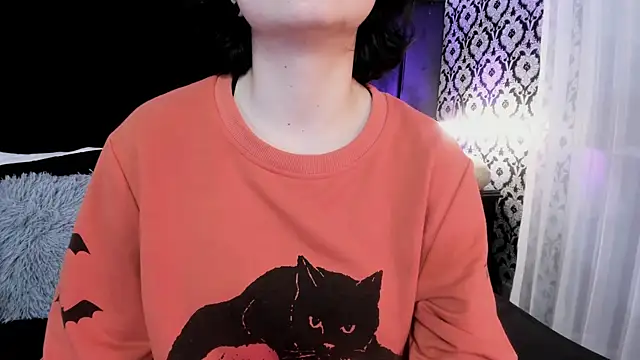 Snapshot of Adeelinee chatting on 10.02.25 Adeelinee online show from 10.02.25