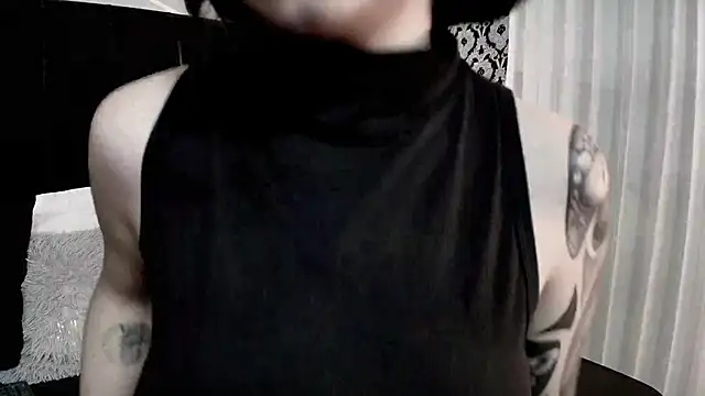 Snapshot of Adeelinee chatting on 10.25.25 Adeelinee online show from 10.25.25