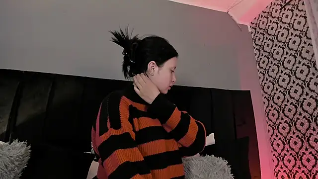 Snapshot of Adeelinee chatting on 06.11.26 Adeelinee online show from 06.11.26