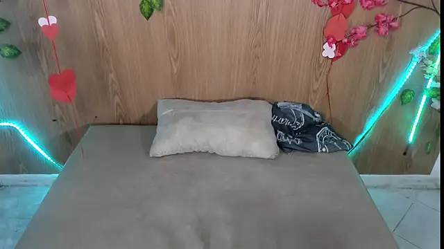 jenelotizz06 online show from 10.18.25