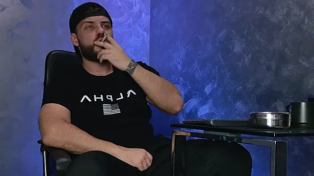 Snapshot of juliusmasters chatting on 12.14.25 juliusmasters online show from 12.14.25