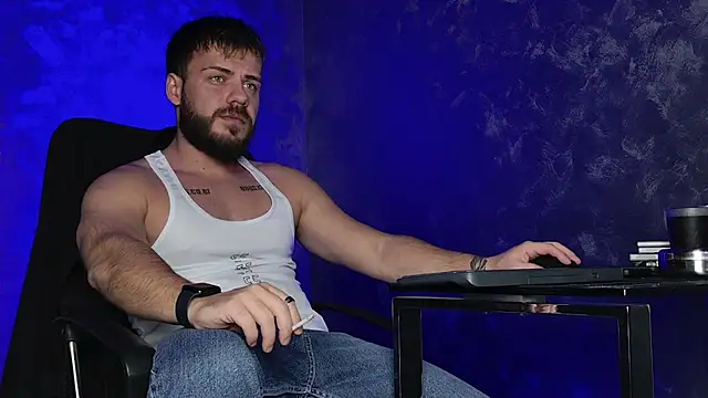 Snapshot of juliusmasters chatting on 12.18.25 juliusmasters online show from 12.18.25