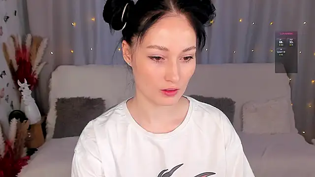 LisaMooore online show from 02.15.25