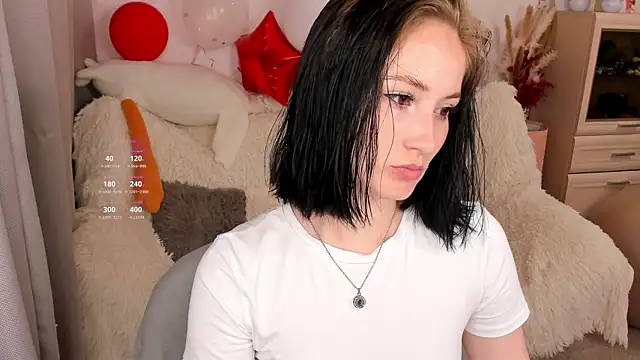 Snapshot of LisaMooore chatting on 07.04.26 LisaMooore online show from 07.04.26
