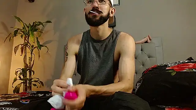 Snapshot of Mr_WhiteCock chatting on 01.04.25 Mr WhiteCock online show from 01.04.25