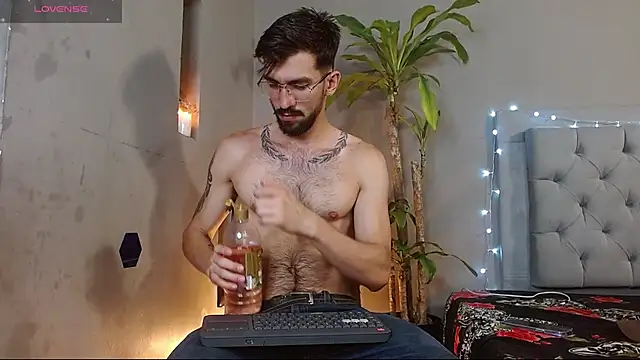 Snapshot of Mr_WhiteCock chatting on 03.11.25 Mr WhiteCock online show from 03.11.25