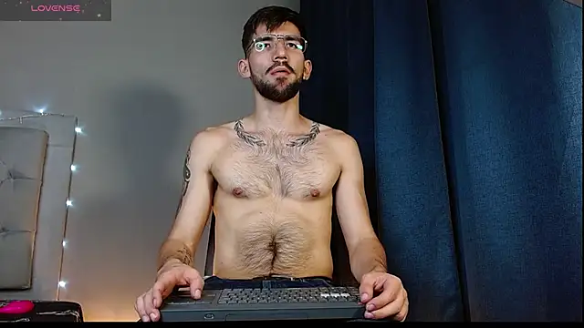 Snapshot of Mr_WhiteCock chatting on 03.19.25 Mr WhiteCock online show from 03.19.25