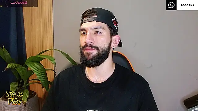 Snapshot of Mr_WhiteCock chatting on 09.10.25 Mr WhiteCock online show from 09.10.25