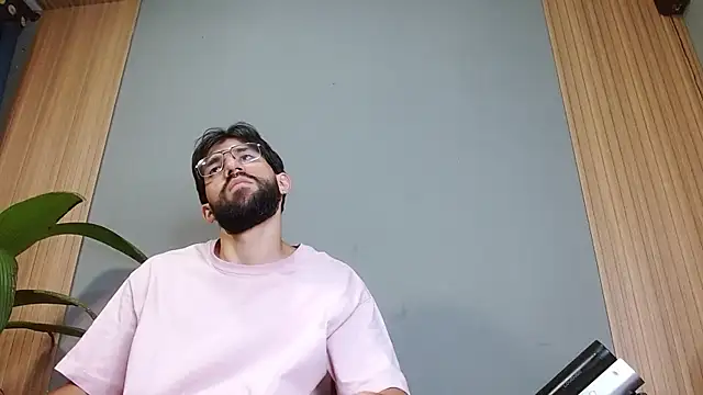 Snapshot of Mr_WhiteCock chatting on 09.18.25 Mr WhiteCock online show from 09.18.25