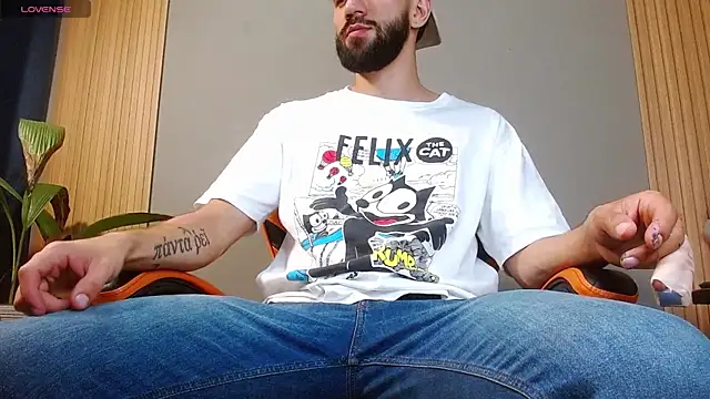 Snapshot of Mr_WhiteCock chatting on 10.21.25 Mr WhiteCock online show from 10.21.25