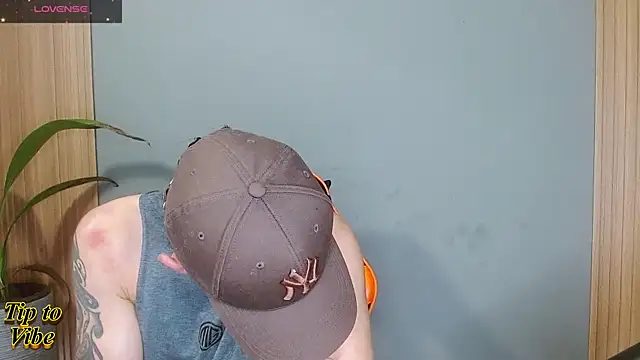 Snapshot of Mr_WhiteCock chatting on 11.23.25 Mr WhiteCock online show from 11.23.25