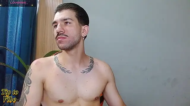 Snapshot of Mr_WhiteCock chatting on 11.24.25 Mr WhiteCock online show from 11.24.25