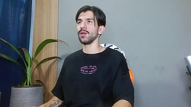 Snapshot of Mr_WhiteCock chatting on 12.13.25 Mr WhiteCock online show from 12.13.25