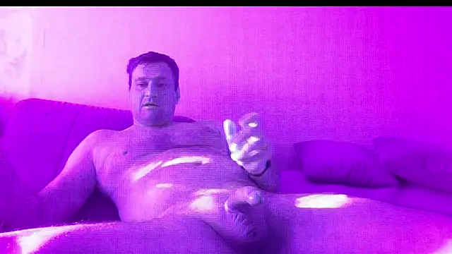 Snapshot of fuguCum chatting on 10.15.25 fuguCum online show from 10.15.25