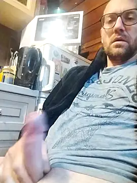 Snapshot of tomee83 chatting on 11.13.25 tomee83 online show from 11.13.25