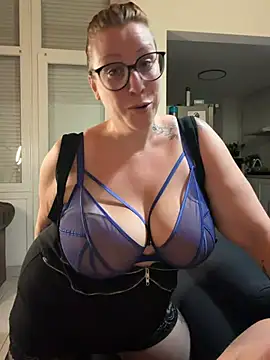 Snapshot of darkmoonsubmissive chatting on 06.25.26 darkmoonsubmissive online show from 06.25.26
