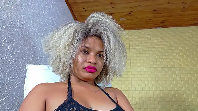 Squirter pussybomb online show from 12.13.24