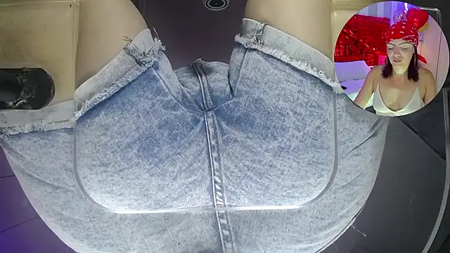 Snapshot of KatteMoss chatting on 02.04.26 KatteMoss online show from 02.04.26