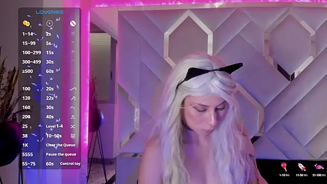 Snapshot of Sara_Foxx1 chatting on 09.14.25 Sara Foxx1 online show from 09.14.25