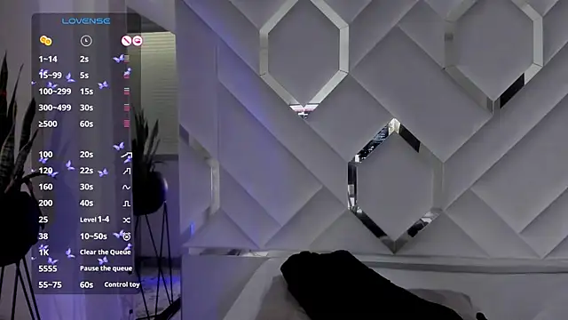 Snapshot of Sara_Foxx1 chatting on 09.19.25 Sara Foxx1 online show from 09.19.25