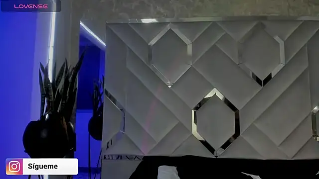 Snapshot of Sara_Foxx1 chatting on 10.16.25 Sara Foxx1 online show from 10.16.25