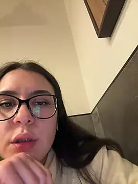 Snapshot of Its_Jade chatting on 02.04.25 Its Jade online show from 02.04.25