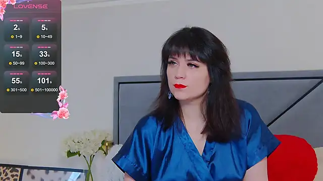 Snapshot of BellaHillss chatting on 01.25.25 BellaHillss online show from 01.25.25