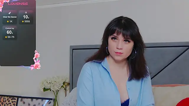 Snapshot of BellaHillss chatting on 01.27.25 BellaHillss online show from 01.27.25