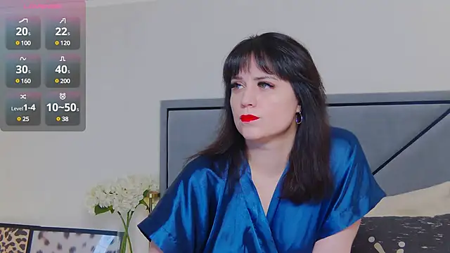 Snapshot of BellaHillss chatting on 02.01.25 BellaHillss online show from 02.01.25