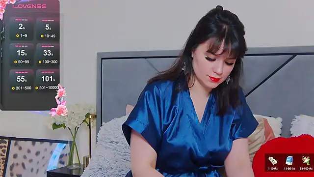 Snapshot of BellaHillss chatting on 02.09.25 BellaHillss online show from 02.09.25