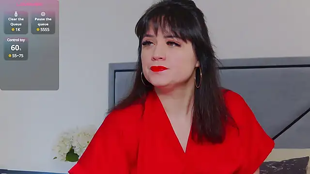 Snapshot of BellaHillss chatting on 02.14.25 BellaHillss online show from 02.14.25