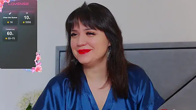 Snapshot of BellaHillss chatting on 02.17.25 BellaHillss online show from 02.17.25