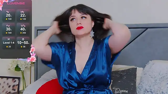 Snapshot of BellaHillss chatting on 02.17.25 BellaHillss online show from 02.17.25