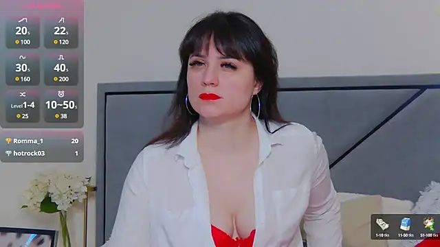 Snapshot of BellaHillss chatting on 02.18.25 BellaHillss online show from 02.18.25