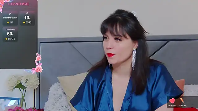 Snapshot of BellaHillss chatting on 03.08.25 BellaHillss online show from 03.08.25