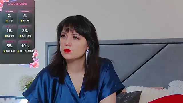 Snapshot of BellaHillss chatting on 03.15.25 BellaHillss online show from 03.15.25