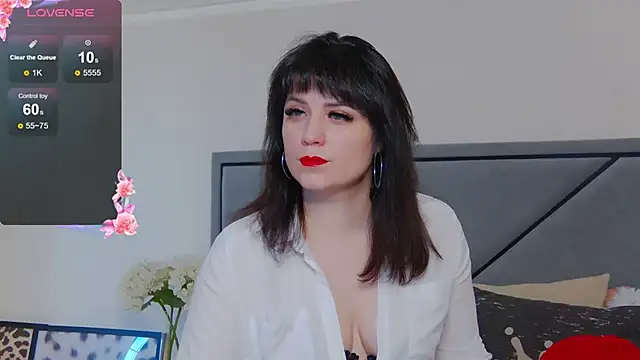 Snapshot of BellaHillss chatting on 03.21.25 BellaHillss online show from 03.21.25