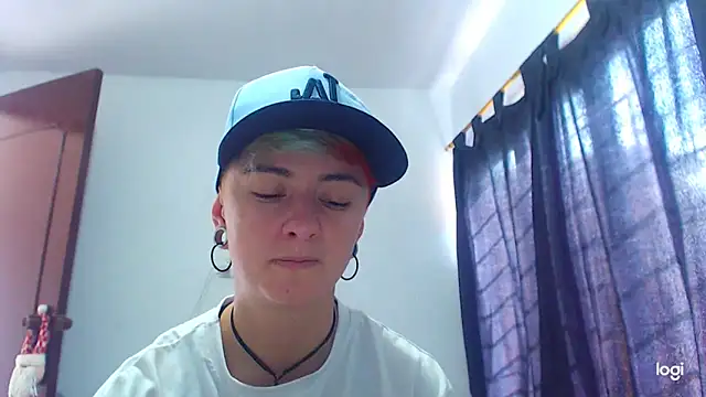 Snapshot of tomboyblue chatting on 12.05.24 tomboyblue online show from 12.05.24
